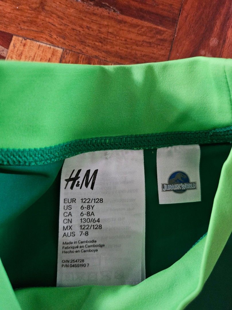 H&M Jurassic Park Rash guard, Babies & Kids, Babies & Kids Fashion on