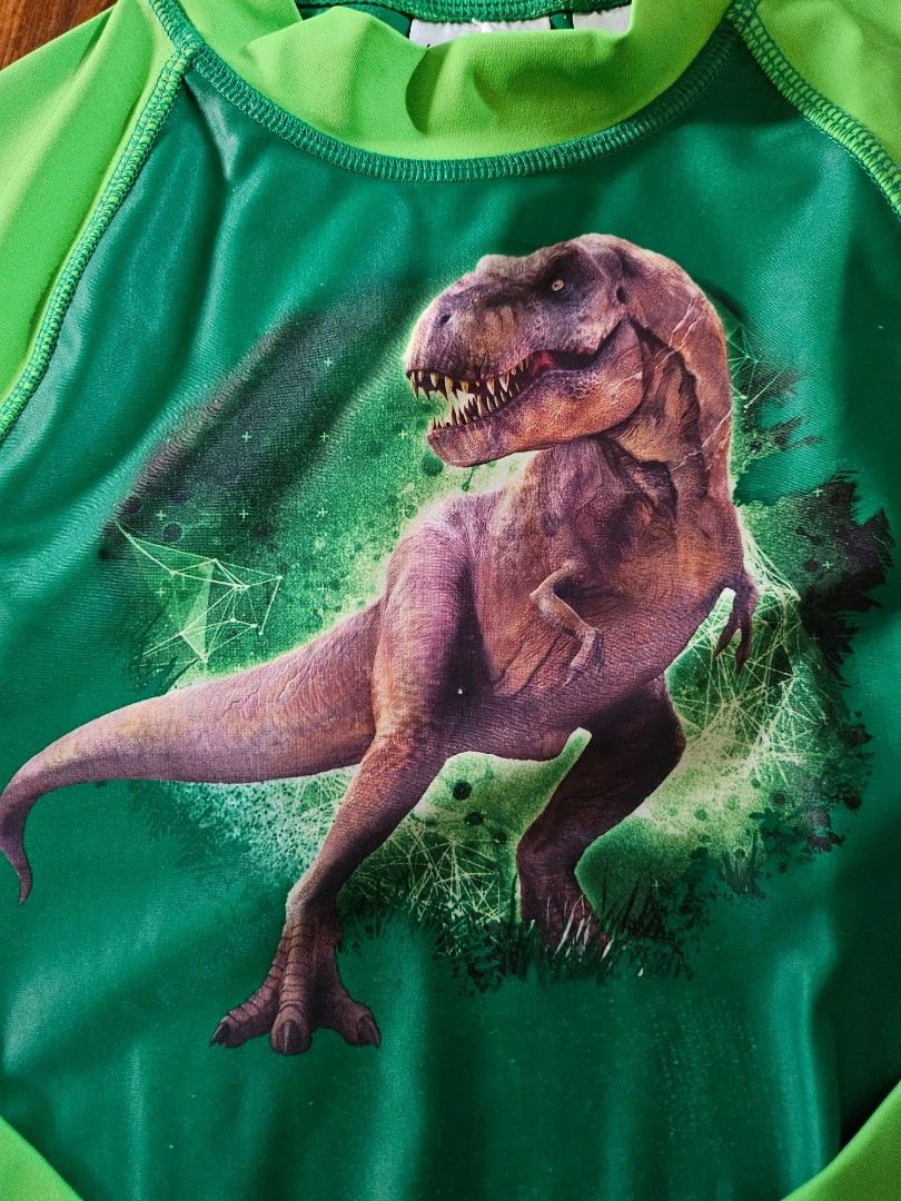 H&M Jurassic Park Rash guard, Babies & Kids, Babies & Kids Fashion on