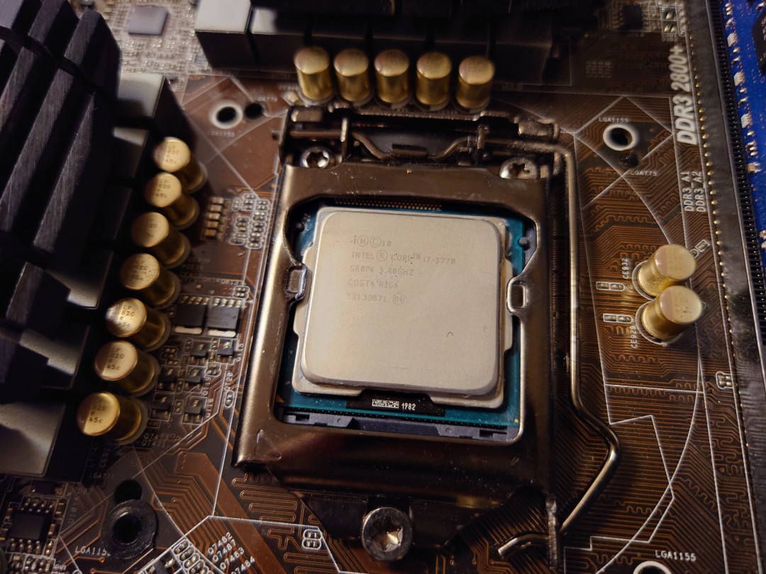Intel I7 3770, Asrock Z77 Extreme 4 . 32GB DDR3 ram . 256 GB nvme 