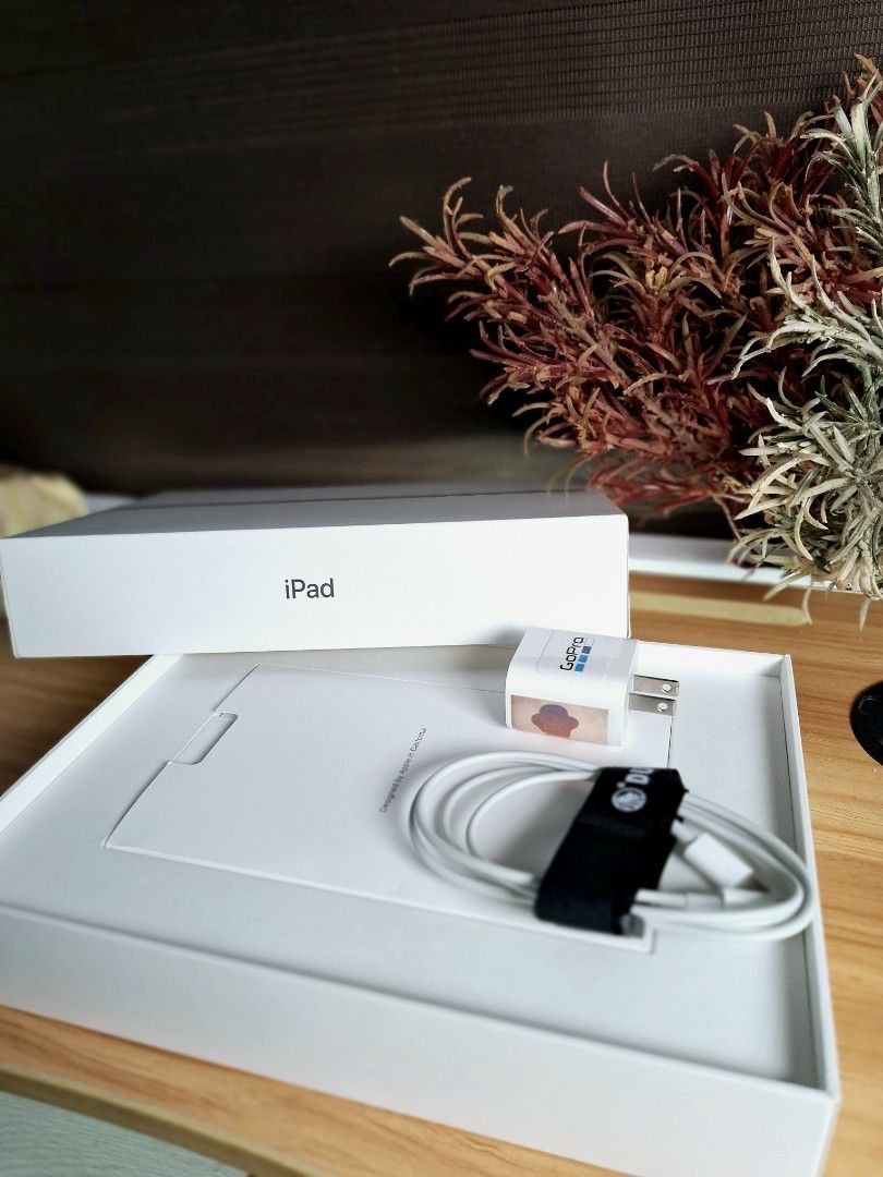 Ipad 9th gen 64 gb wifi (Category: iPad) located in Angeles City. Submitted by edelle18 (Listing ID 1266988826, Image 1). Description: For Sale Ipad 9th generation 64 gb Wifi Color Gray Complete with box manuals and stickers Original apple brick and apple cable type c to lightning 100% no issue 100% smooth Superb battery life Paperlike screen installed Meet ups around QC.