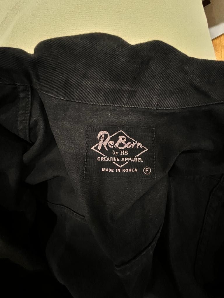 Jacket (Category: Coats, Jackets and Outerwear) located in Singapore. Submitted by yeowfighter (Listing ID 1266909718, Image 4). Description: check other listings for more cheap item!!.