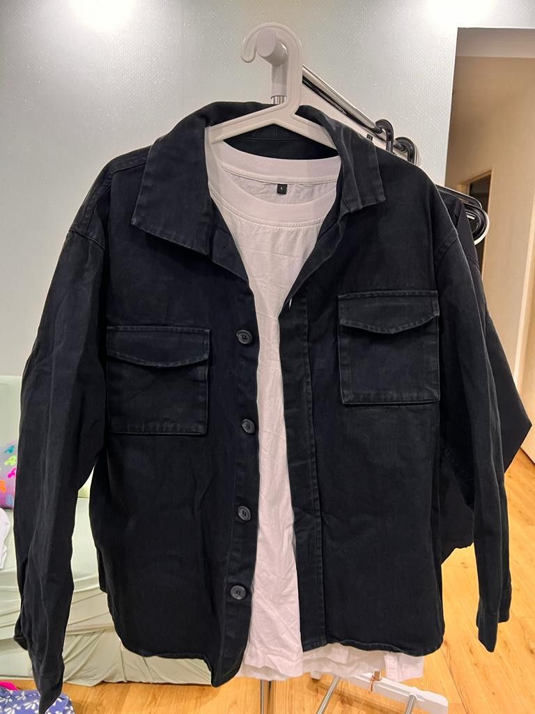 Jacket (Category: Coats, Jackets and Outerwear) located in Singapore. Submitted by yeowfighter (Listing ID 1266909718, Image 3). Description: check other listings for more cheap item!!.