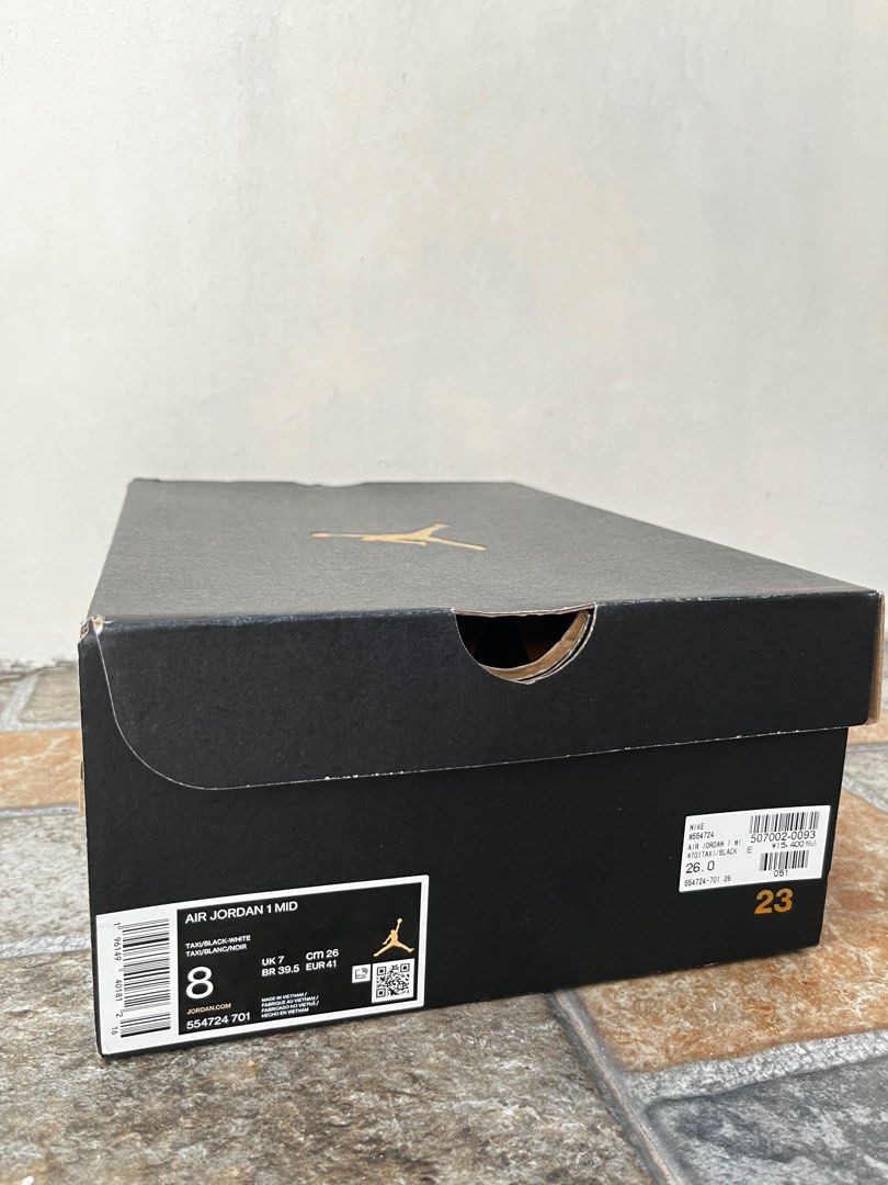 Jordan 1 Mid Taxi Size 8 (Category: Sneakers) located in Pasay City. Submitted by helpmetodeclutter (Listing ID 1266880387, Image 2). Description: Authentic Air Jordan 1 Mid Taxi Bought in Japan Almost new. Only used twice Size 8 With box Meet ups for sure buyer only - Cavite, Las Piñas, Pasay, Alabang..