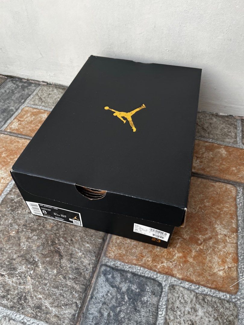 Jordan 1 Mid Taxi Size 8 (Category: Sneakers) located in Pasay City. Submitted by helpmetodeclutter (Listing ID 1266880387, Image 3). Description: Authentic Air Jordan 1 Mid Taxi Bought in Japan Almost new. Only used twice Size 8 With box Meet ups for sure buyer only - Cavite, Las Piñas, Pasay, Alabang..