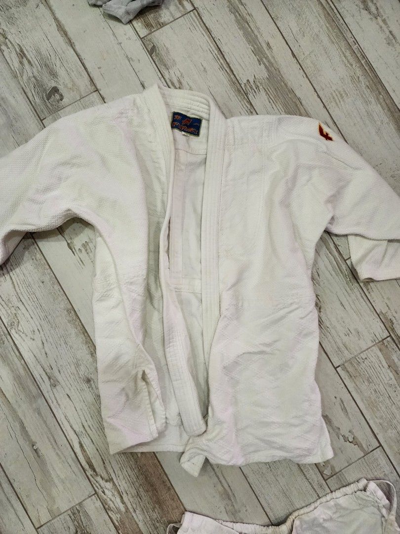 Judo gi entire set top, bottom and white belt. Size 4/170 for sale