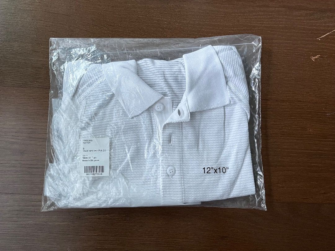Lululemon Metal Vent Tech Polo Shirt 2.0 (Category: Tshirts & Polo Shirts ) located in Makati City. Submitted by voden08 (Listing ID 1266852067, Image 2). Description: Lululemon Metal Vent Tech Polo Shirt 2.0 Small - Brand New.