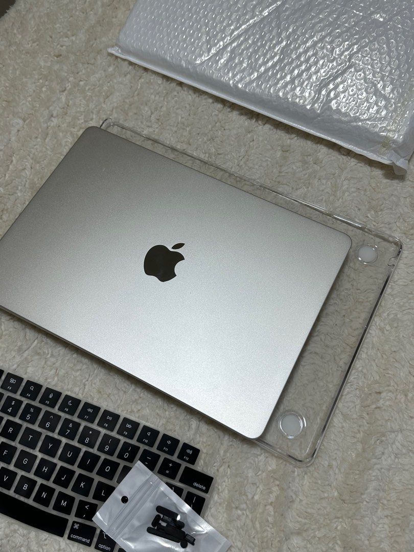Macbook Crystal Case 2023 Air 15 A2941 (Category: Laptops & Notebooks) located in Caloocan City. Submitted by harinspire (Listing ID 1266908094, Image 2). Description: crystal Clear, 2023 Air 15 A2941 bought wrong mine was macbook air A2681 Brand new.