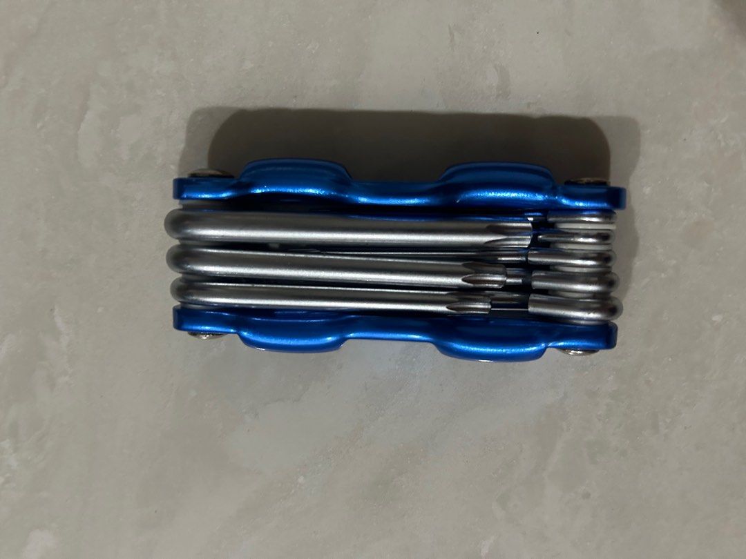 Multitool (Category: Home Improvement Tools & Accessories) located in Singapore. Submitted by hdhwhak (Listing ID 1266981313, Image 3). Description: .