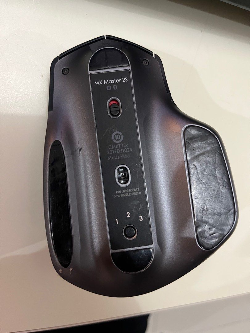 MX MASTER 2s productivity mouse (Category: Mouse & Mousepads) located in Quezon City. Submitted by sonalvarez12 (Listing ID 1266933779, Image 3). Description: Used for 1.5 years, no more wireless receiver Bluetooth use only.