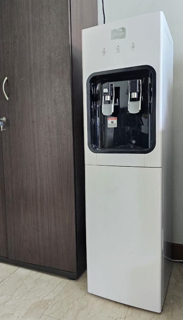 PERE OCEAN WATER DISPENSER FLOOR STAND (HOT & COLD) BLACK DIAMOND, TV & Home Appliances