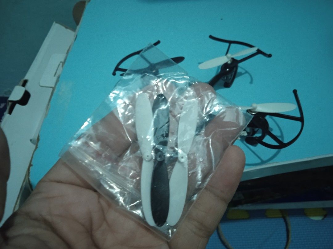 Predator 8 toy drone with issue for parts only no camera (Category: Drones) located in Caloocan City. Submitted by toywarsph (Listing ID 1266945264, Image 3). Description: pls read before purchase. basahin muna bago bilhin. Issue: Battery blotted no charger drone not tested buy this as is . remote working have light 8 battery needed AA with extra propeller pwede siguro to pang pyesa nlng pang spare parts . no return no exchange po tayo issue decl