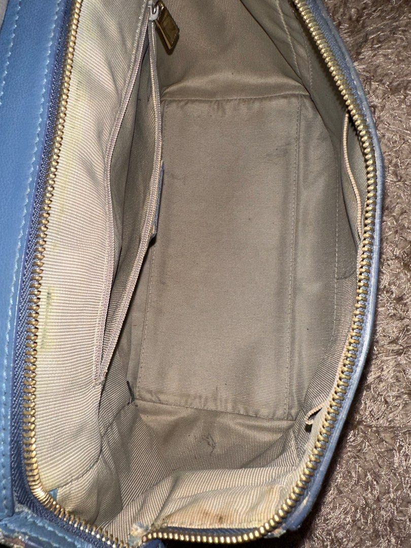Preloved. Original FURLA HANDBAG (Category: Luxury Bags & Wallets) located in Manila. Submitted by preloved.brand2023 (Listing ID 1266884089, Image 3). Description: Original FURLA with sign of use. Handbag. Bawal sa maarte.