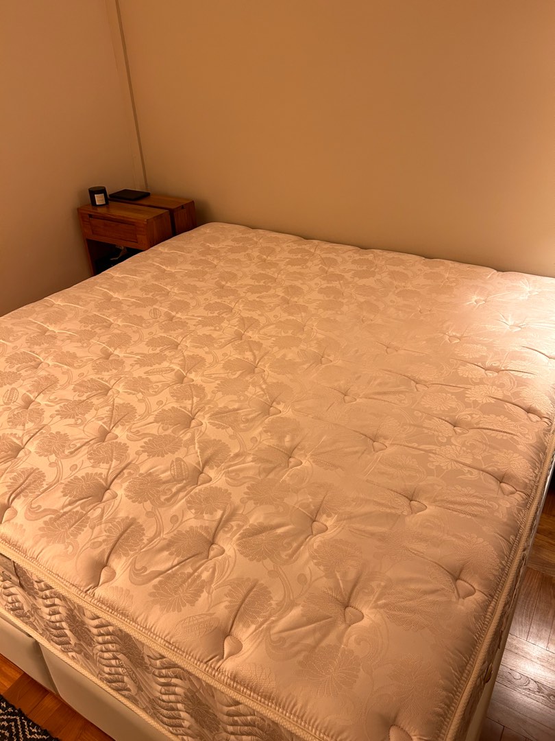 Simmons King Mattress, Furniture & Home Living, Furniture, Bed Frames