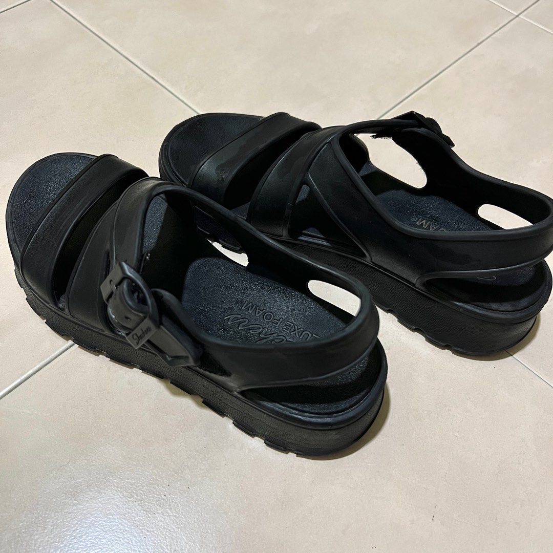 Skechers chunky sandals hot sale