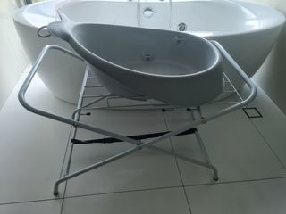 Skio Hop Baby Bath Tub with stand