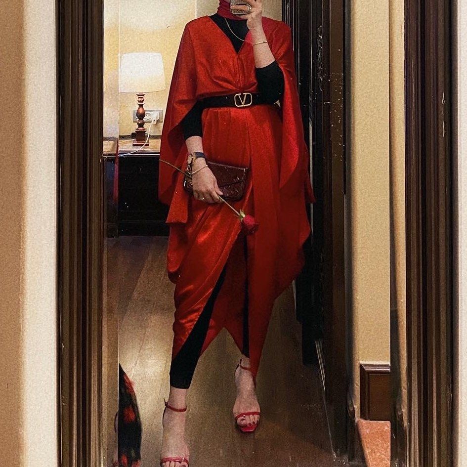 Solid batwing sleeve asymmetrical style dress in red