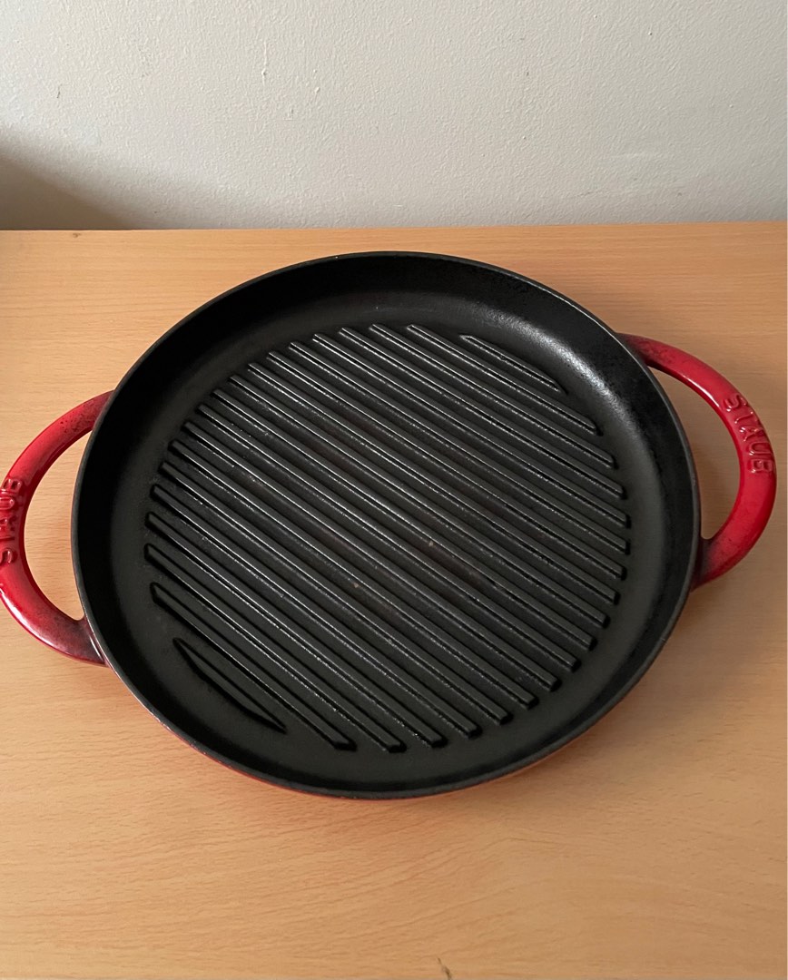 Staub Cast Iron Grill 26cm, Furniture & Home Living, Kitchenware