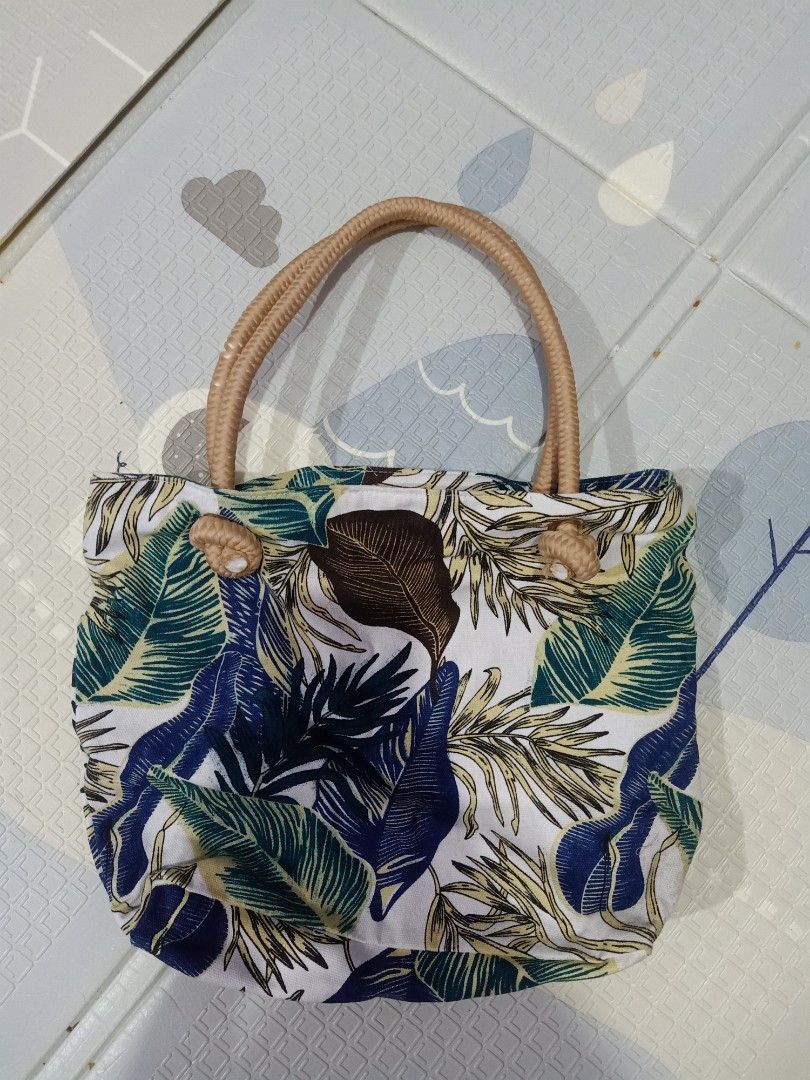 Tas kanvas motif bunga, Fesyen Wanita, Tas & Dompet di Carousell