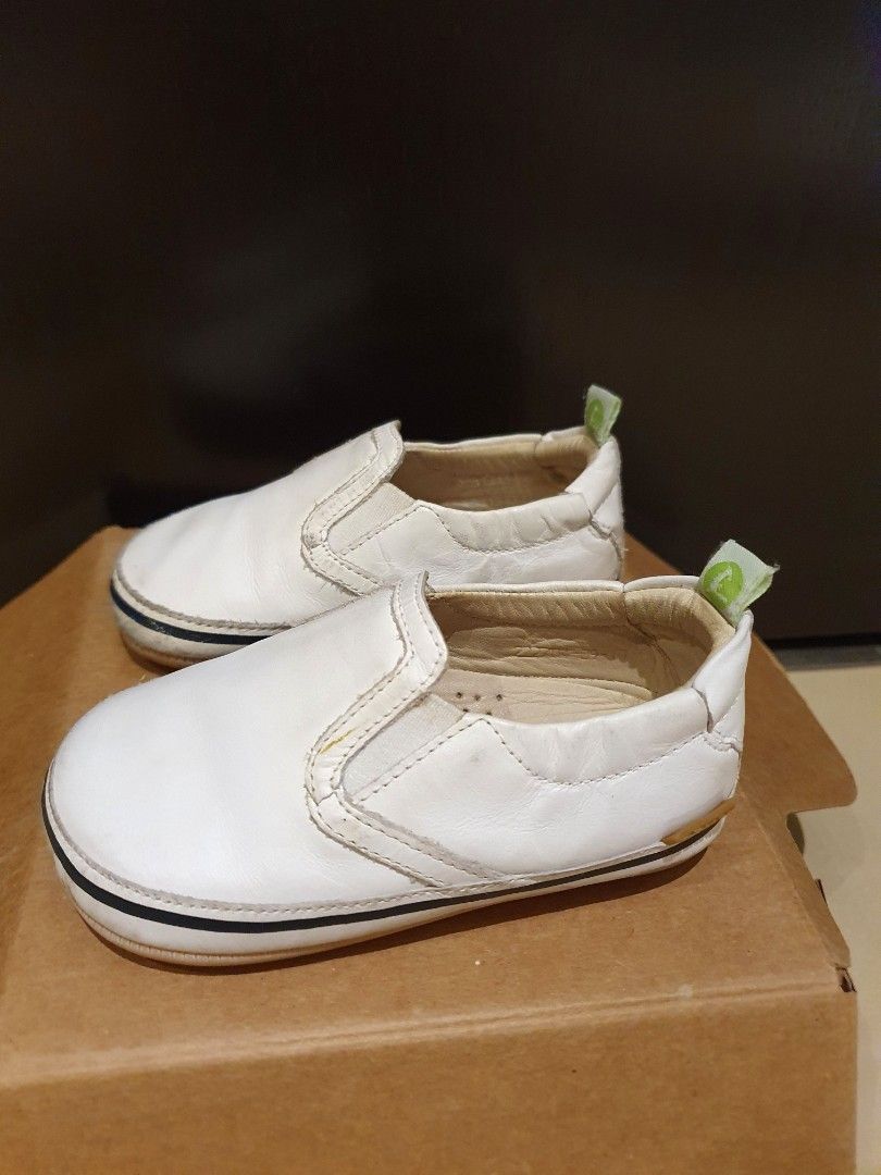 White leather discount baby walking shoes