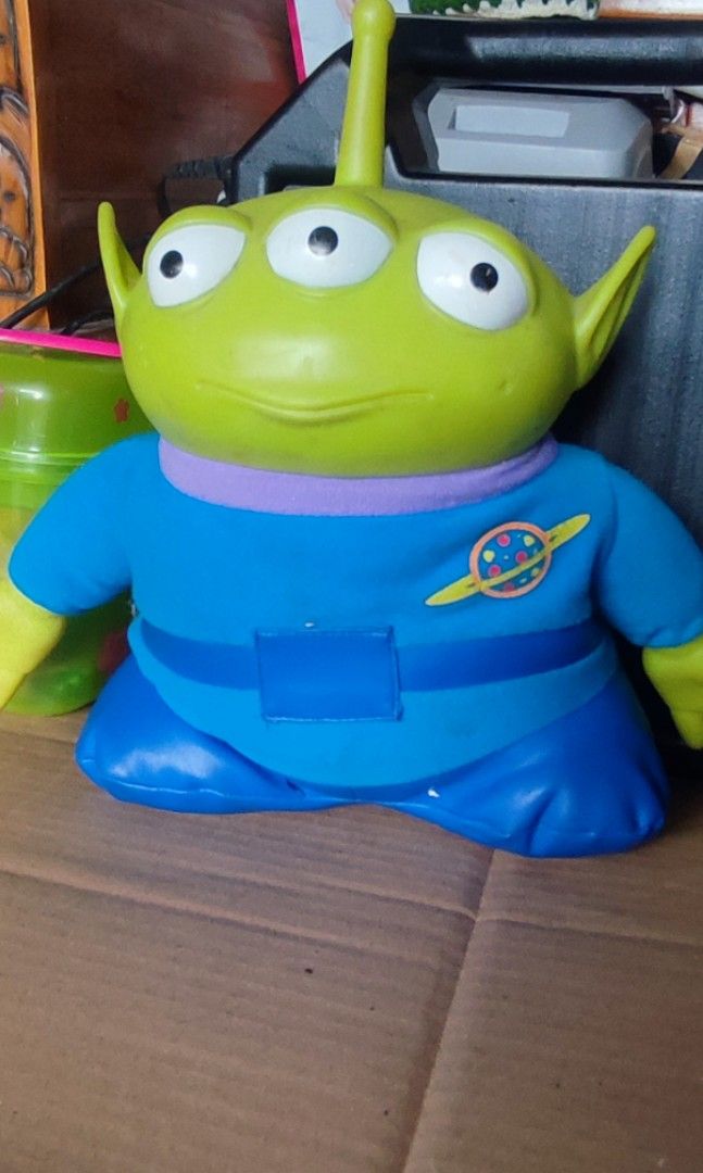 Toy story 2024 talking alien