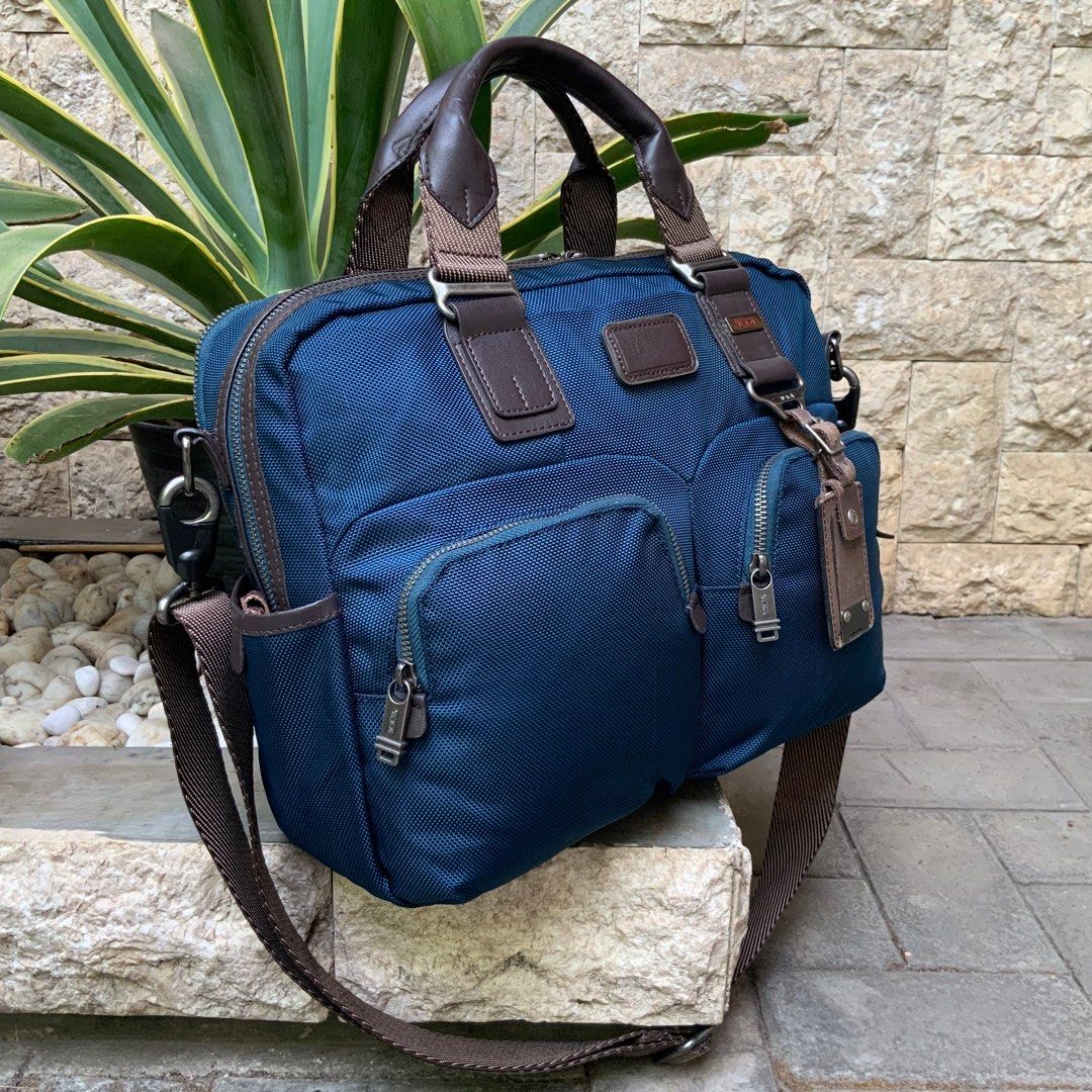 TUMI ALPHA BRAVO EVERETT ESSENTIAL TOTE BAG NAVY, Fesyen Pria, Tas
