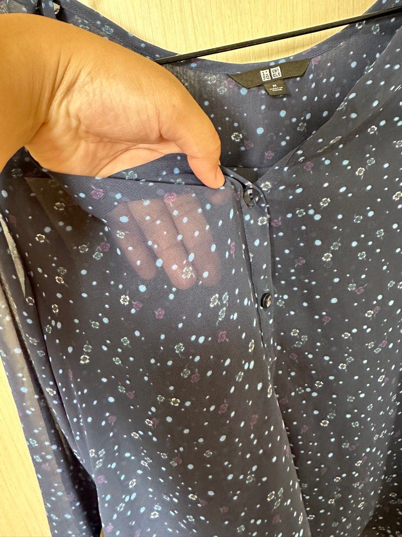 uniqlo blouse (Category: Blouses) located in Pasig City. Submitted by danda24 (Listing ID 1266889763, Image 3). Description: good for office use :).