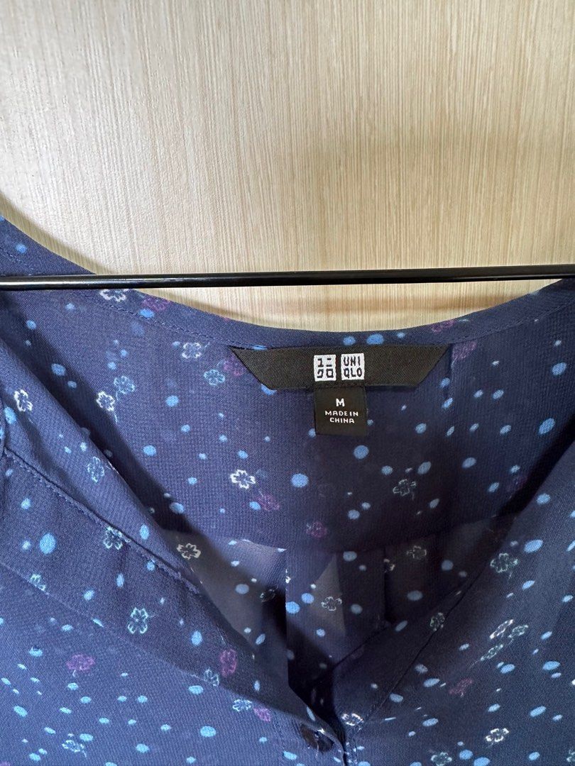 uniqlo blouse (Category: Blouses) located in Pasig City. Submitted by danda24 (Listing ID 1266889763, Image 2). Description: good for office use :).