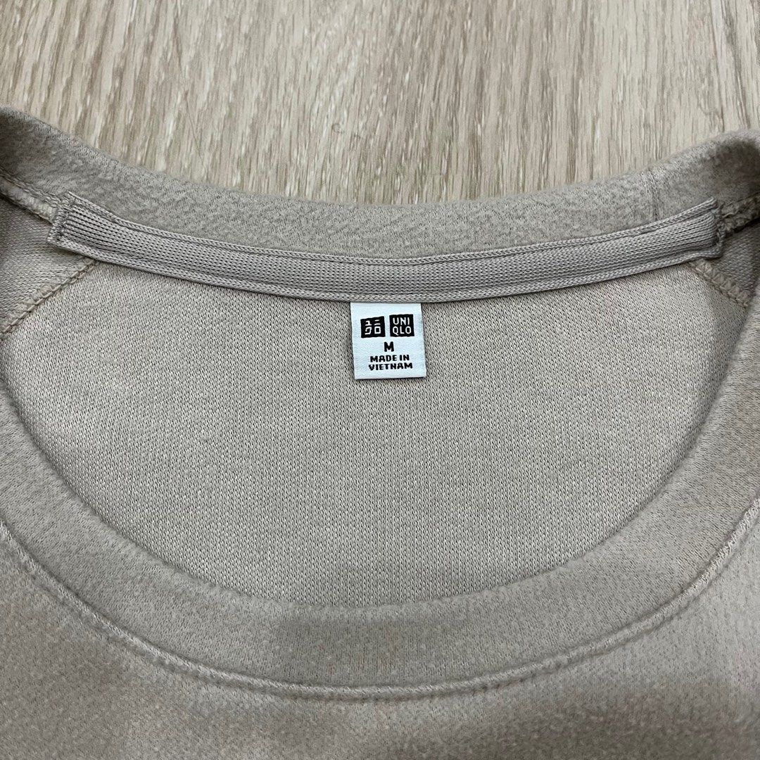 Uniqlo Heattech - Leggings Camisoles top, Women's Fashion, Coats, Jackets  and Outerwear on Carousell