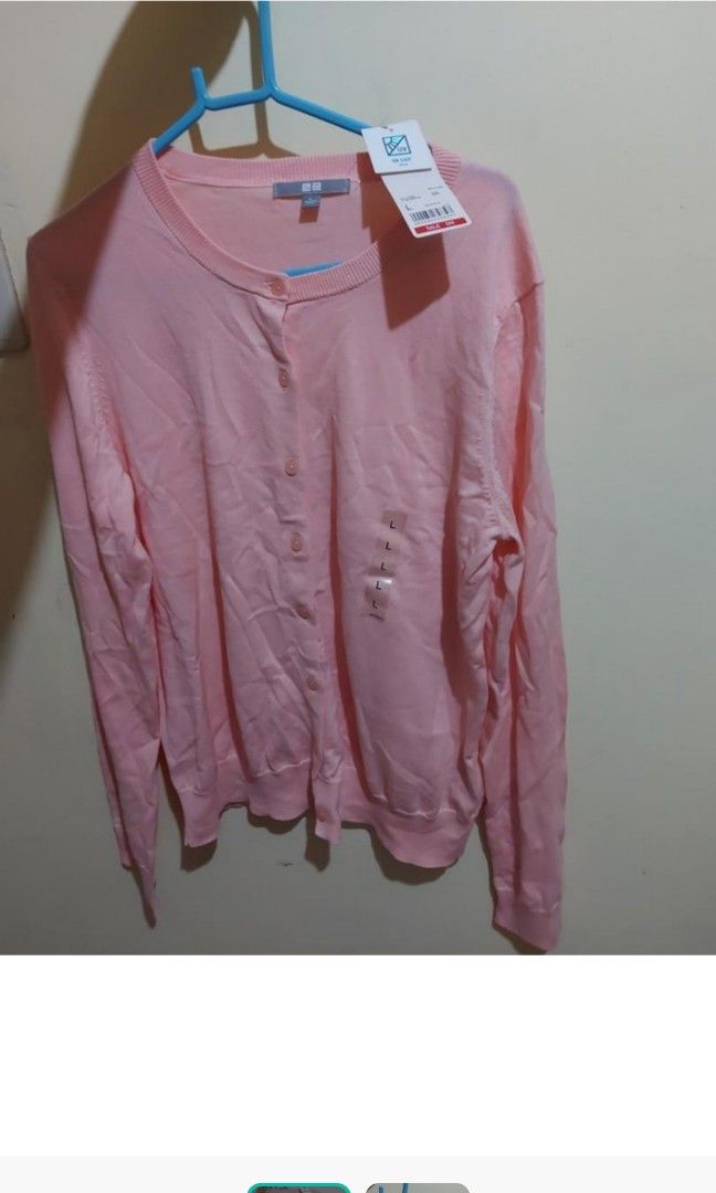 UNIQLO PEACH CARDIGAN (Category: Coats, Jackets and Outerwear) located in Marilao. Submitted by winmar93 (Listing ID 1266926668, Image 2). Description: fits M-L.