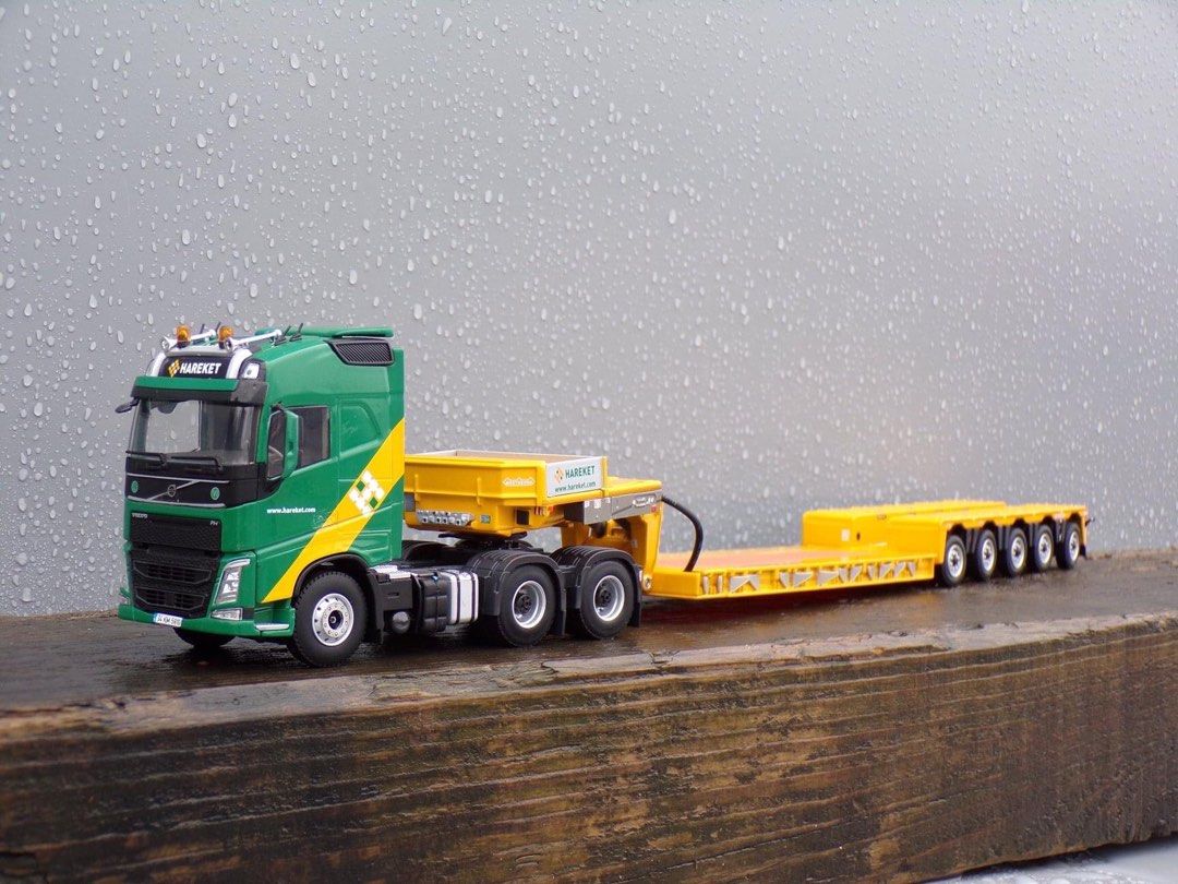 Volvo FH4 low loader 1/50 construction diecast scale model