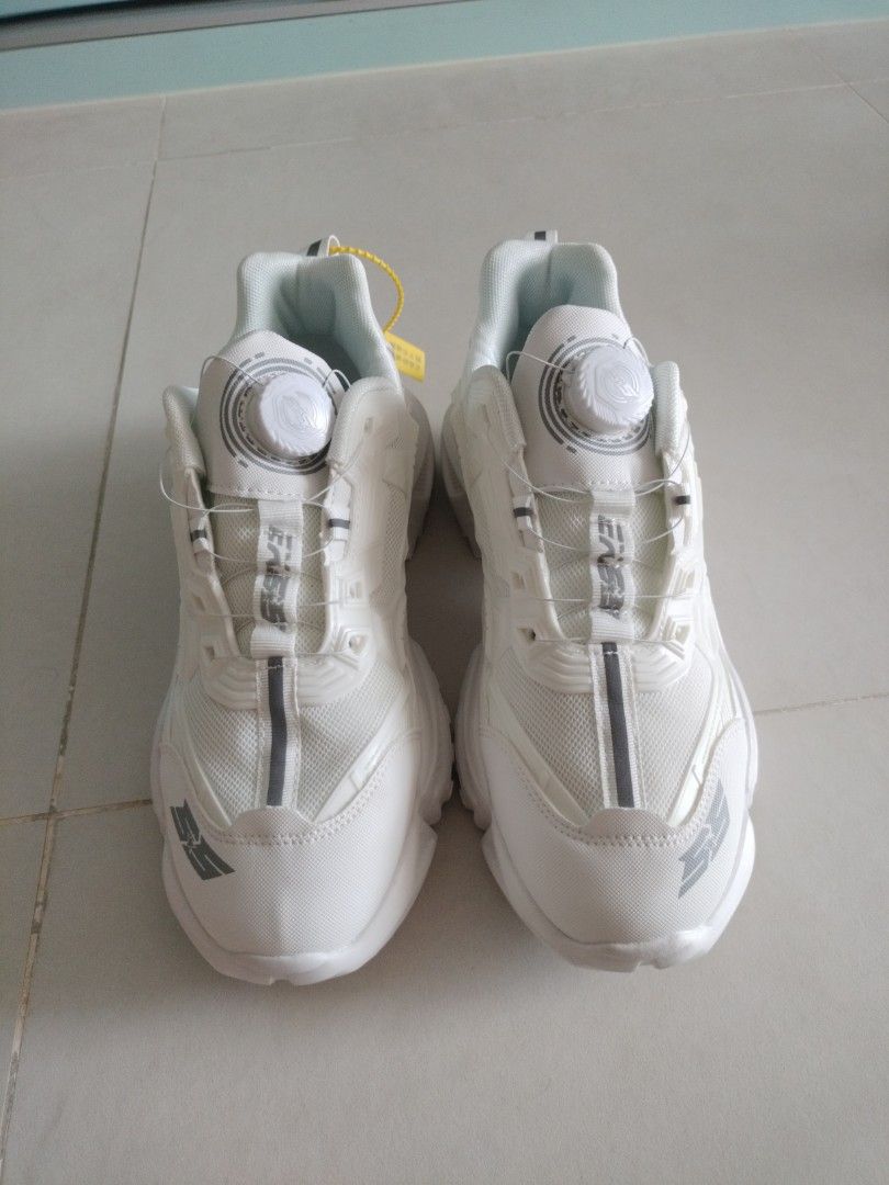 White best sale buckle shoes