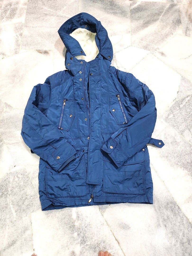 Winter jacket (Category: Coats, Jackets and Outerwear) located in Kuala Lumpur. Submitted by minichips (Listing ID 1266840189, Image 1). Description: Winter jacket size S for men and fits M or L for ladies. it's double layer and it can be removed and be worn as 2 piece.