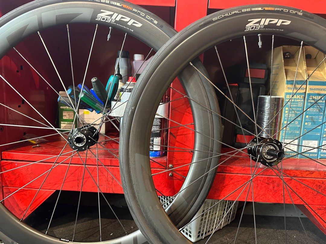 Zipp 303S Tubeless Disc Brake wheelset, Sports Equipment, Bicycles