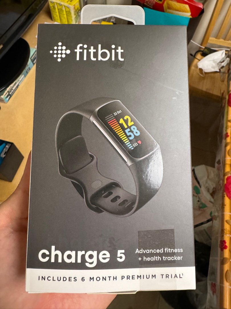 全新brand new Fitbit Charge 5 原封未拆, 手提電話, 電話及其他裝置