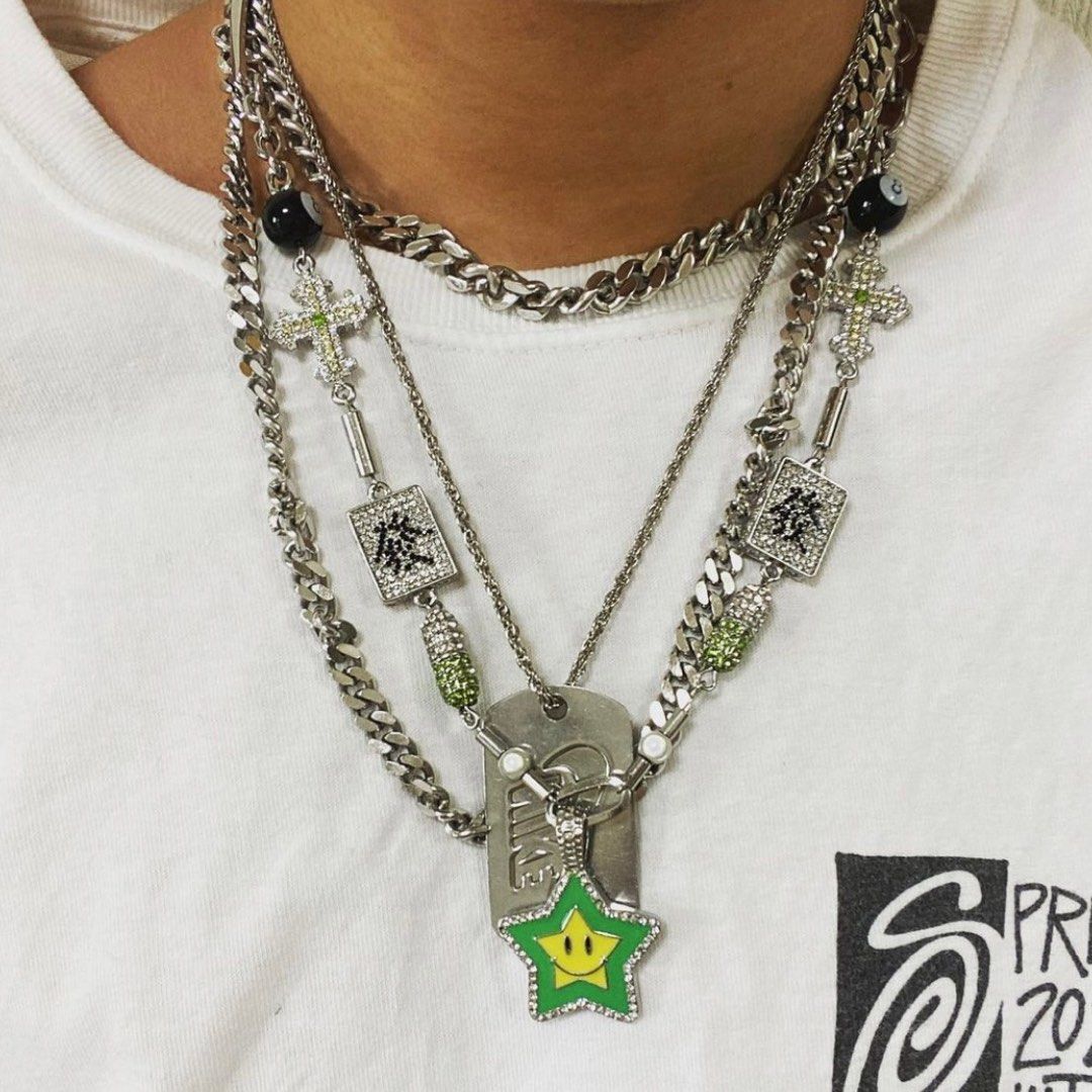 官方現貨) Maison emerald Lucky Star necklace, 名牌, 飾物及