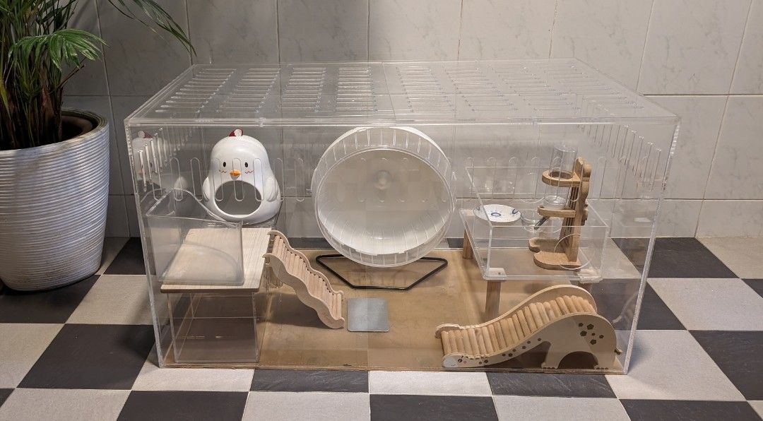 A closer look at Heaving Hamster Tank Stand