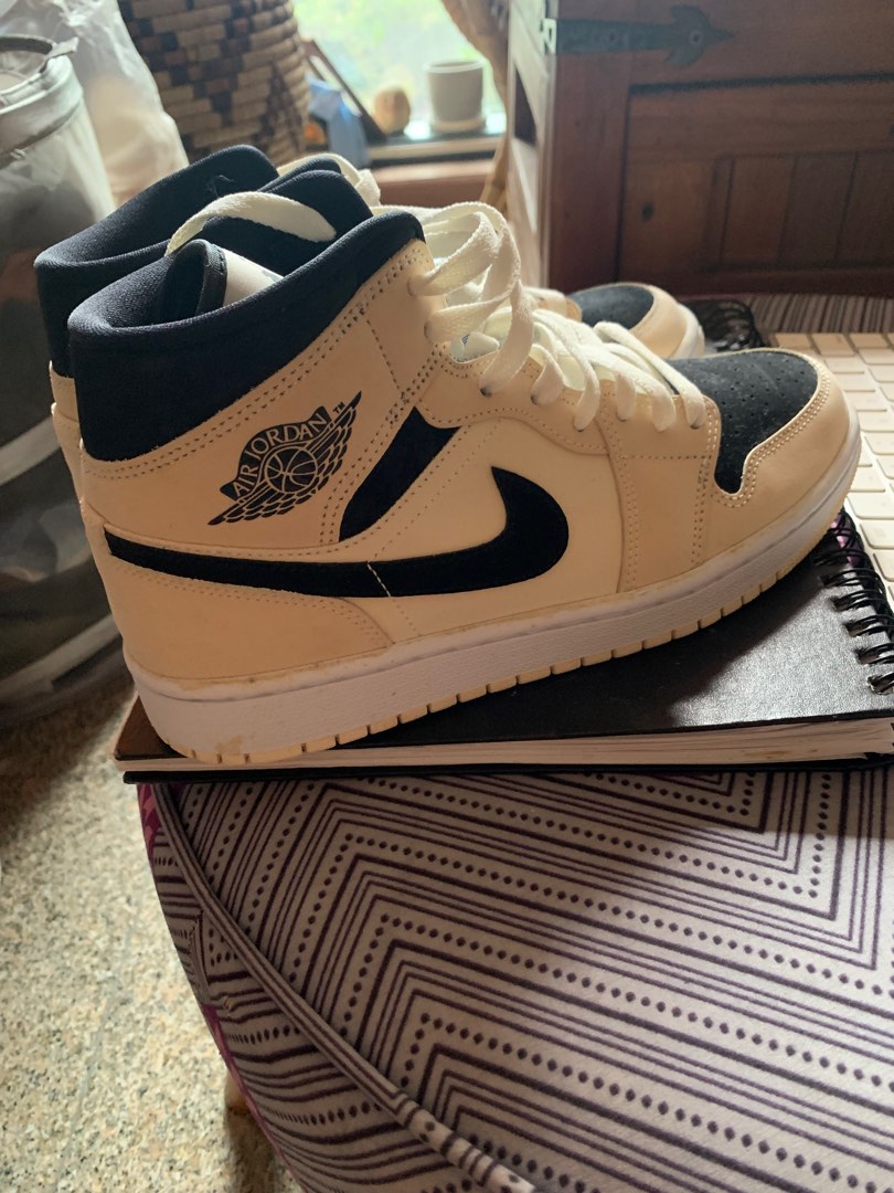 Air jordan on sale 1 mid sneakers