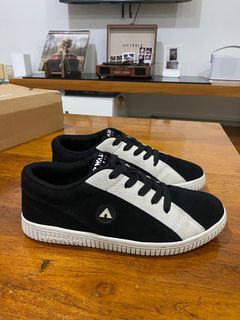 Airwalk store the random