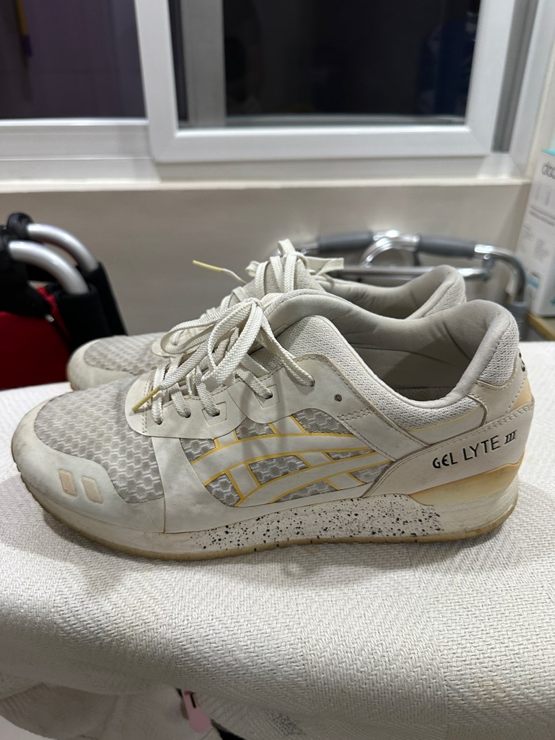 Asics White Shoes, Men's Fashion, Footwear, Sneakers on Carousell