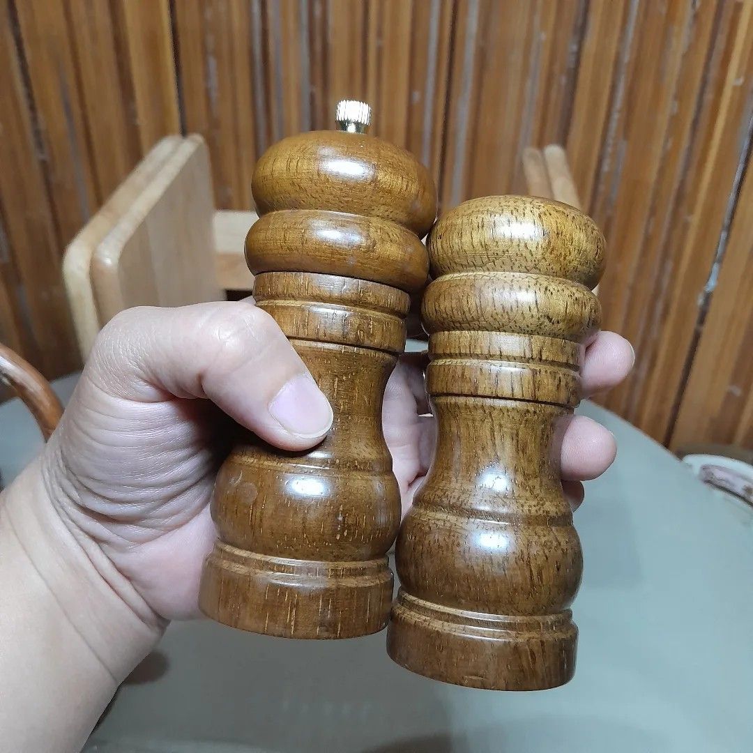 Assorted Wooden Kitchen Accessories (Category: Food Organization & Storage) located in Malolos. Submitted by jestrelita (Listing ID 1267169663, Image 2). Description: Assorted Wooden Kitchen Accessories P520 only - 5pcs wooden coasters - 1 tissue holder - 2pcs wooden salt and pepper dispenser - 1 adjustable kitchen rack/organizer - good condition ⛩️🇯🇵🏯👘👺🗾🍱🎎🍜🍙.