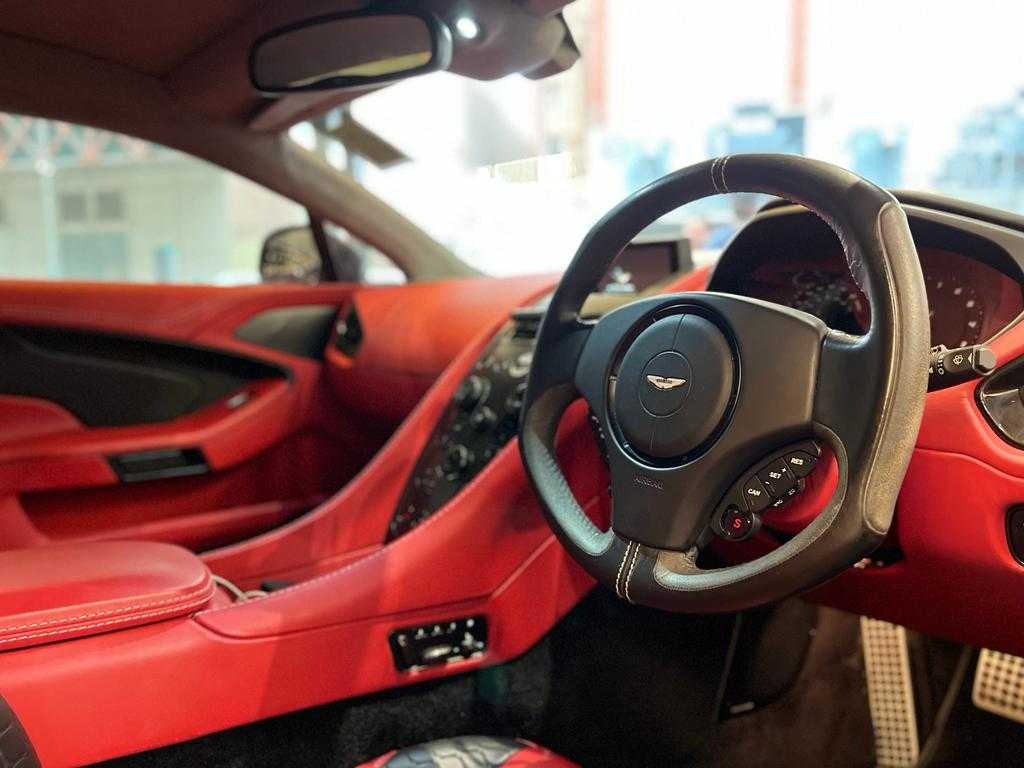 Aston Martin VANQUISH Auto62863128375682113