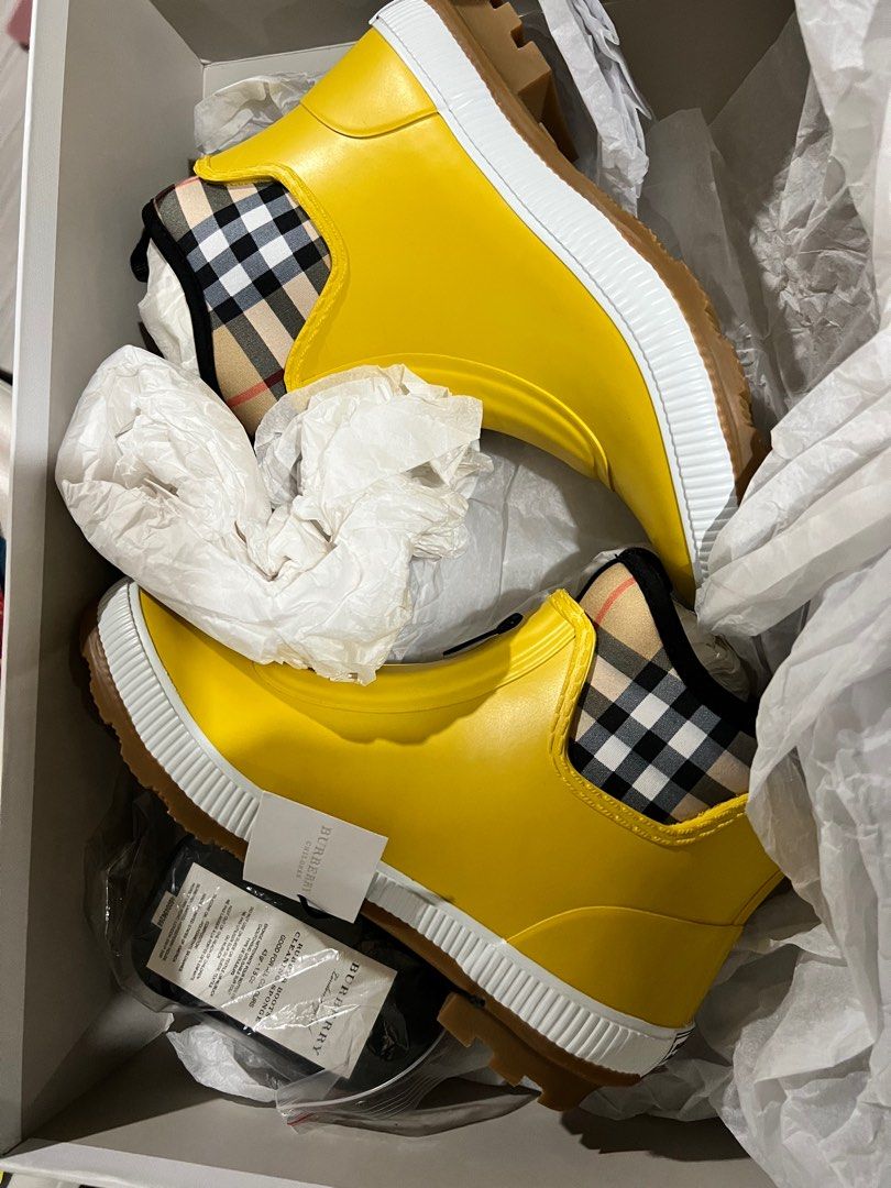 Brandnew Burberry Shoes (Category: Babies & Kids Fashion) located in Quezon City. Submitted by jersey12 (Listing ID 1267143203, Image 2). Description: .