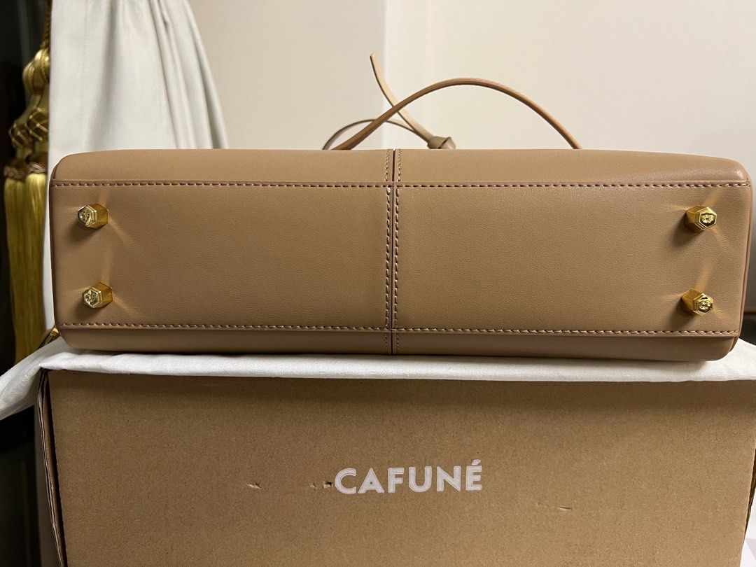 CAFUNE STANCE BAG (SAND DUNE), 女裝, 手袋及銀包, 單肩包- Carousell