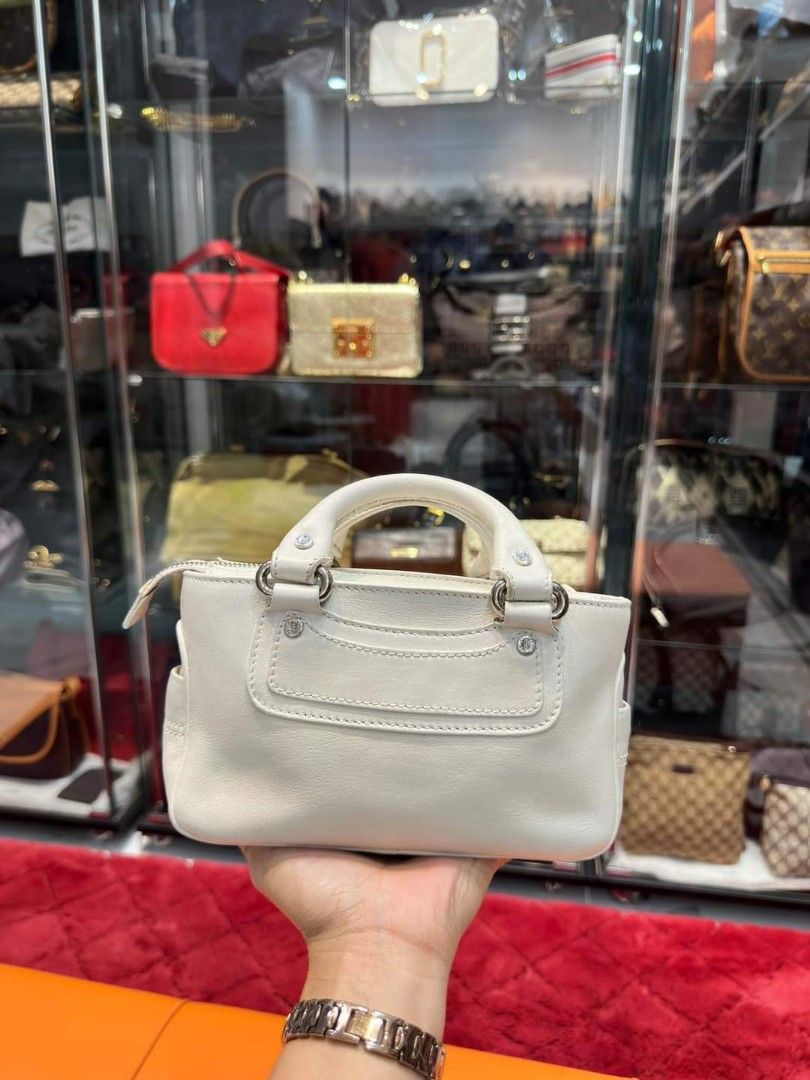 Celine nano (Category: Luxury Bags & Wallets) located in General Santos City (Dadiangas). Submitted by braverabbit.67 (Listing ID 1267185907, Image 2). Description: Orig💯✅ Celine nano hand bag Kasya cp Genuine leather Rank A-ab.