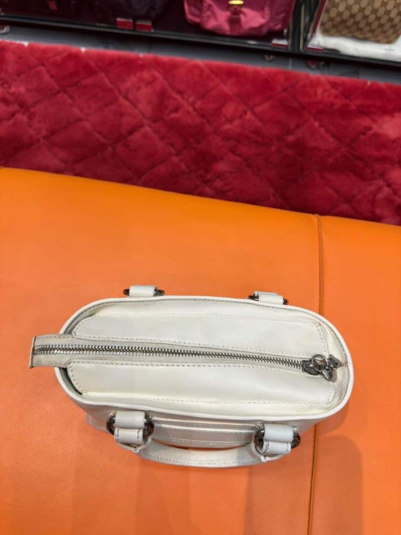 Celine nano (Category: Luxury Bags & Wallets) located in General Santos City (Dadiangas). Submitted by braverabbit.67 (Listing ID 1267185907, Image 3). Description: Orig💯✅ Celine nano hand bag Kasya cp Genuine leather Rank A-ab.