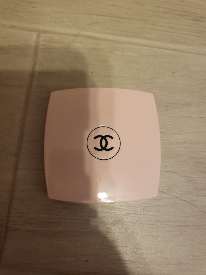 Chanel limited edition double pink color mirror, 名牌, 飾物及配件- Carousell