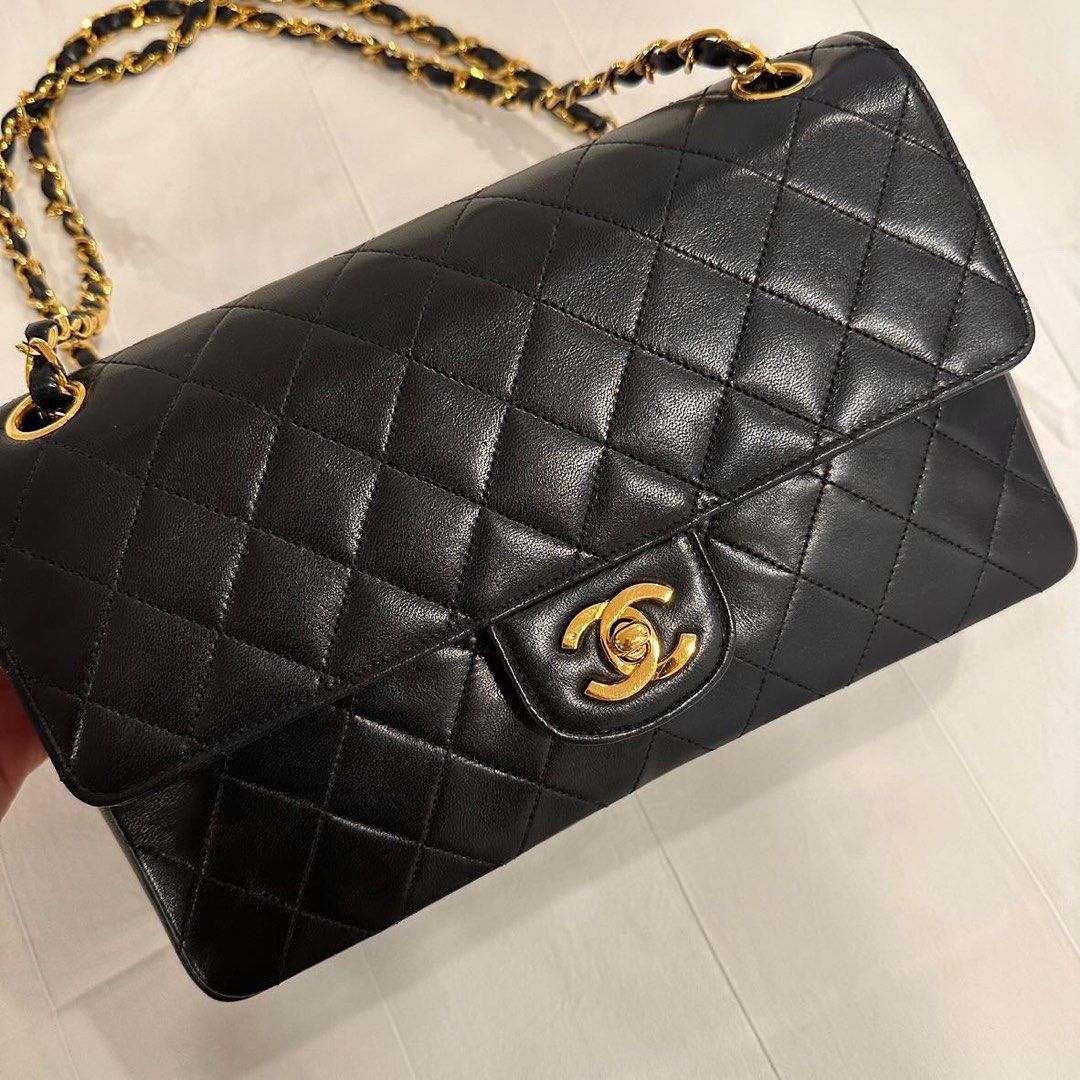 Vintage Chanel Bag, Luxury Chanel Classic Wallet on Chain, Made in France,  Product Code 22180370, Art décor Black WOC, Cult Street Fashion, In-Vogue  Chanel Bag, Model, Movie Star, Catwalk, Runway, Wear on