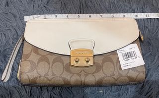 (Category: ) located in . Submitted by mdccloset (Listing ID 1267178356, Image 1). Description: .