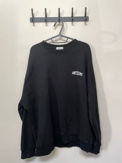 韓國選貨divine 後背手臂環繞絨毛字母設計大學T free size