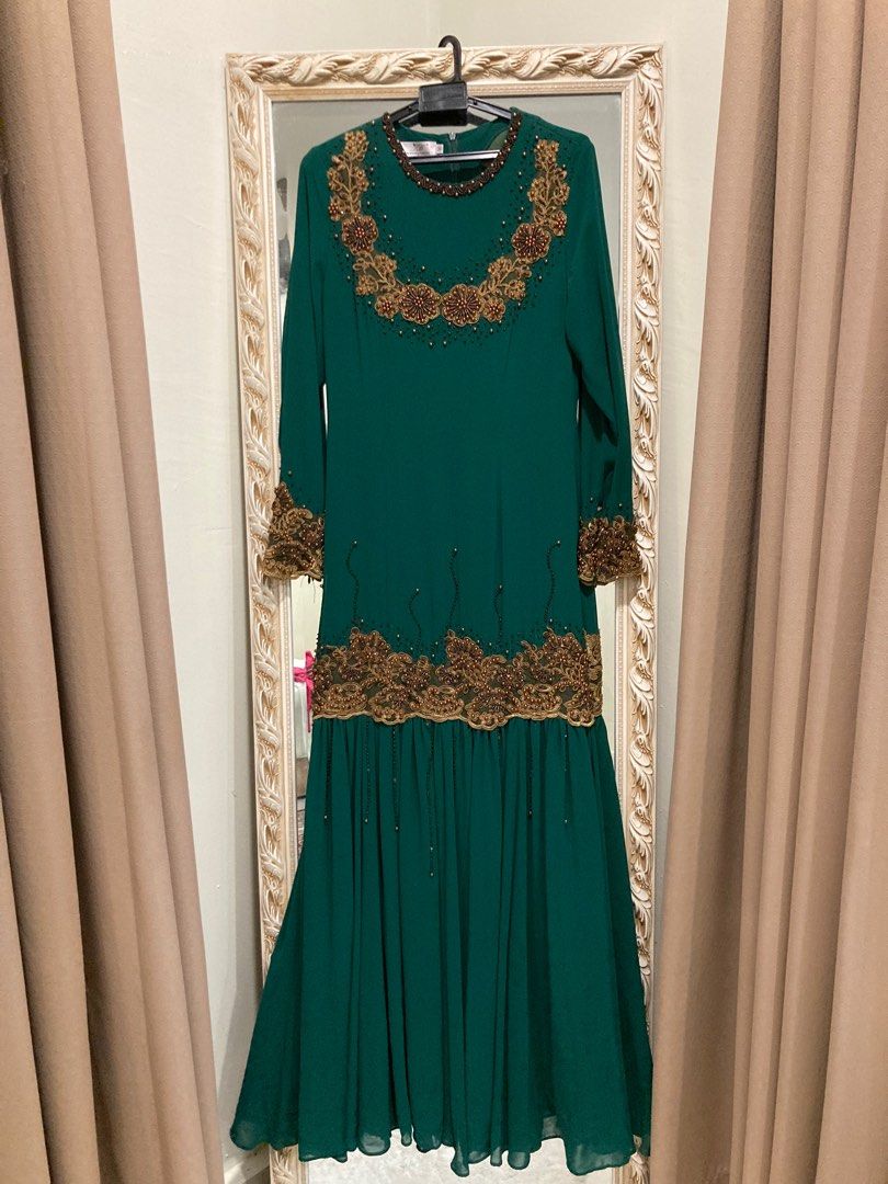 Emerald Green Lacey & Beads Dress, Women's Fashion, Dresses & Sets, Dresses  on Carousell